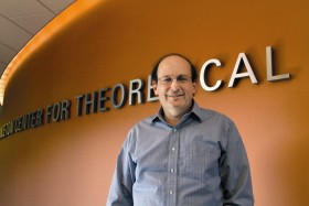 Niegdyś Steinhardt był zaangażowany w tworzenie teorii inflacyjnej. Dzisiaj jest współtwórcą teorii konkurencyjnej, chociaż w niektórych punktach podobnej.