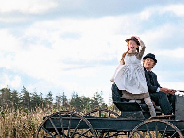 Amybeth McNulty jako nowa Ania Shirley (oraz R.H. Thomson jako Mateusz Cuthbert)