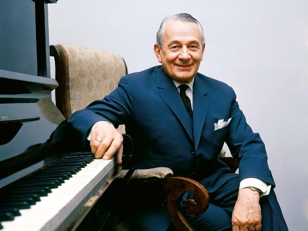 W 2026 r. będziemy obchodzić 125. rocznicę urodzin Mieczysława Fogga, wybitnego śpiewaka (zmarłego w 1990 r.).