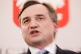 Swój projekt reformy sądownictwa zapowiedział Zbigniew Ziobro. Ma to być zdecydowany odpór dla unijnych oczekiwań i wszelkich kompromisów.