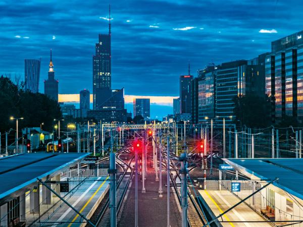 Widok na centrum Warszawy z nowego Dworca Zachodniego, otwartego w listopadzie 2025 r.