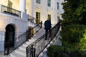 Dwa dni po hospitalizacji Trump wrócił do Białego Domu.