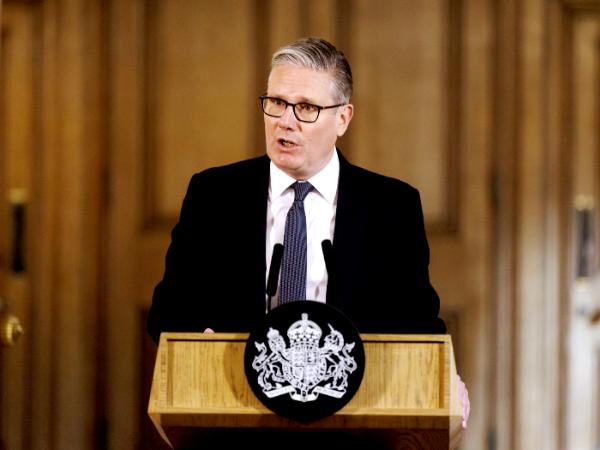 Premier Wielkiej Brytanii Keir Starmer nie zamierza podawać się do dymisji.