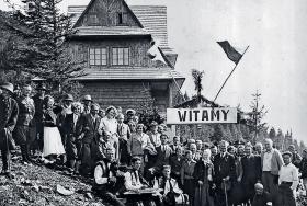 Nowe schronisko im. dr. Mieczysława Orłowicza na Chomiaku w Gorganach, wybudowane przez oddział stanisławowski Polskiego Towarzystwa Tatrzańskiego, lipiec 1934 r.