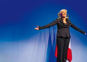 Marine Le Pen, szefowa francuskiego Frontu Narodowego. Też mówi o wyzwoleniu spod dyktatu Brukseli, ale naprawdę chodzi jej o władzę w Paryżu.