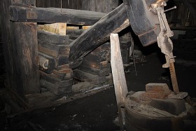 Stara Kuźnica koło Końskich, kuźnica z I poł. XIX w., młot poruszany energią wodną