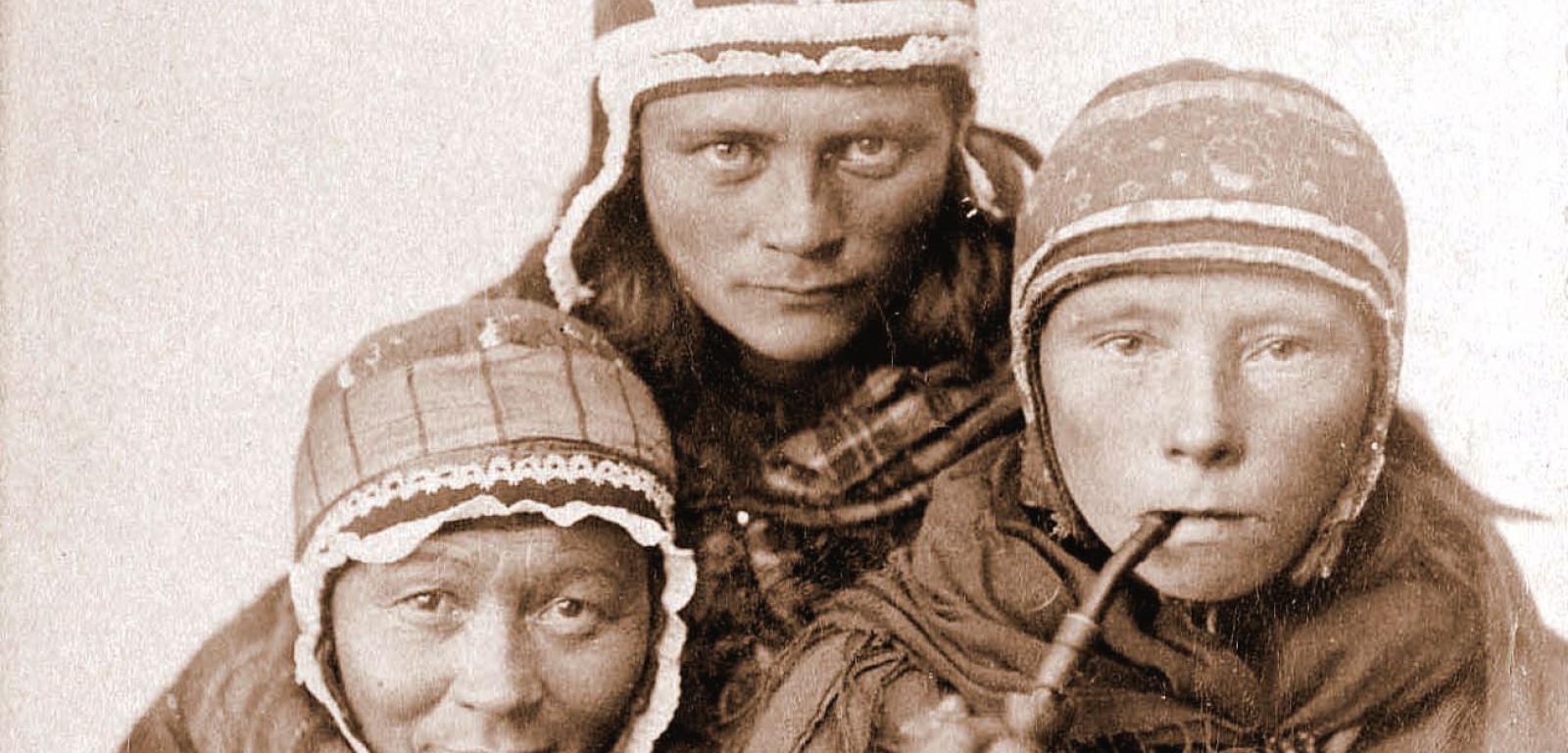 Saamowie zamieszkiwali Skandynawię na długo przed tym, nim wyodrębniły się tam jakiekolwiek państwa. Zdjęcie trzech saamskich kobiet z 1890 r.