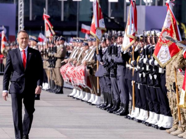 Prezydent Karol Nawrocki w dzień zaprzysiężenia. Pl. Piłsudskiego, Warszawa, 6 sierpnia 2025 r.