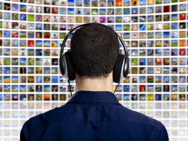 Z punktu widzenia społeczności każde nasze odłączenie od sieci, choćby na sen czy pracę, jest zwykłą przerwą techniczną.