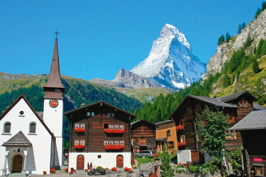 Zermatt jest najczęściej odwiedzaną przez turystów zagra­nicznych miejscowością w Szwajcarii. Przyjeżdżają tu oczywiście dla Matterhornu (i tras narciarskich).
