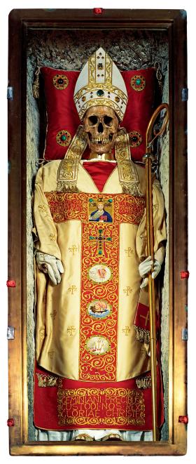 Szczątki św. Geminiana, biskupa Modeny z IV w., spoczywają w tamtejszym kościele.