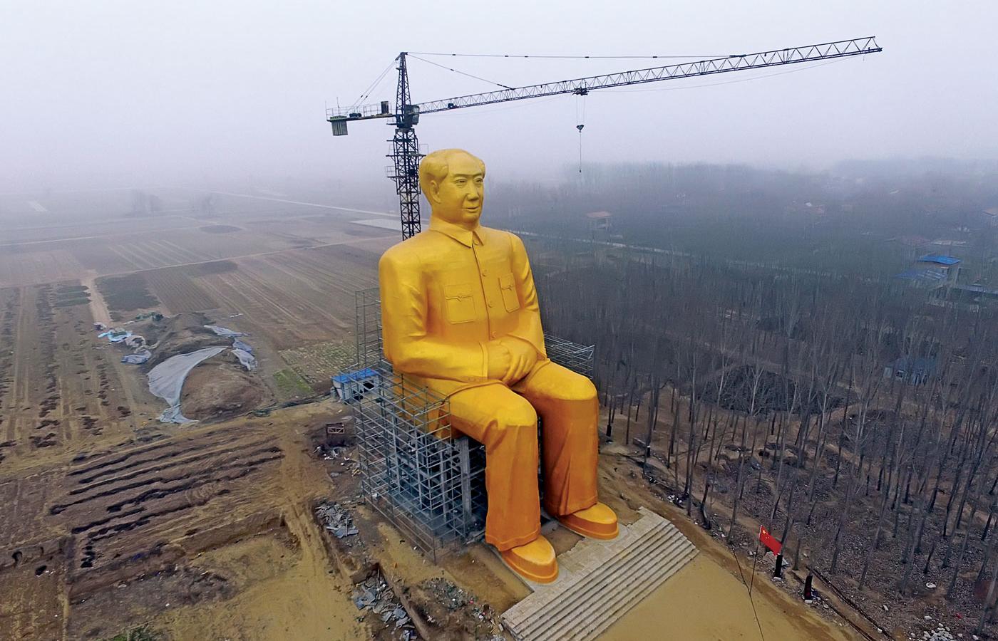 W chińskiej prowincji Henan właśnie powstaje gigantyczny pomnik Mao Zedonga.