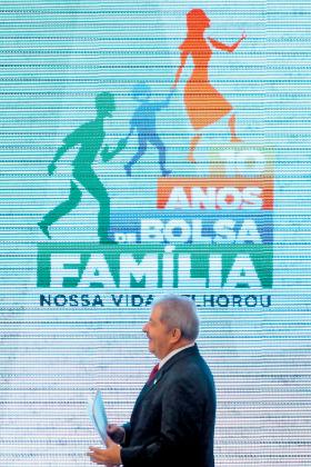 Były prezydent Lula da Silva podczas uroczystości dziesięciolecia programu Bolsa Familia, 2013 r.