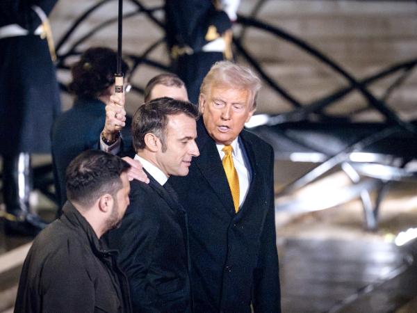 Wołodymyr Zełenski, Emmanuel Macron i Donald Trump. Paryż, 8 grudnia 2024 r.