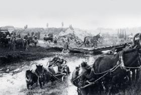 Niemieccy żołnierze i cywile uciekający z Prus Wschodnich, 1945 r.