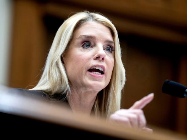 Pam Bondi zeznaje przed komisją ds. sądownictwa w amerykańskiej Izbie Reprezentantów, luty 2026 r.