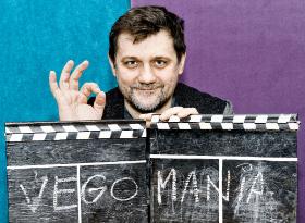 Dr hab. Jacek Wasilewski jest medioznawcą, politologiem i pisarzem. Pracuje w Katedrze Antropologii Mediów na Wydziale Dziennikarstwa UW.