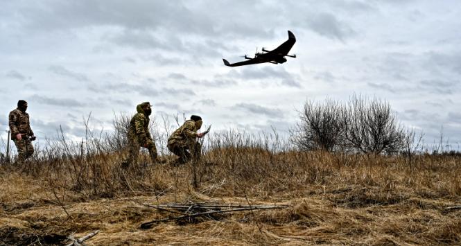 Ukraińcy testują dron bojowy w okolicy Zaporoża, 15 lutego 2023 r.