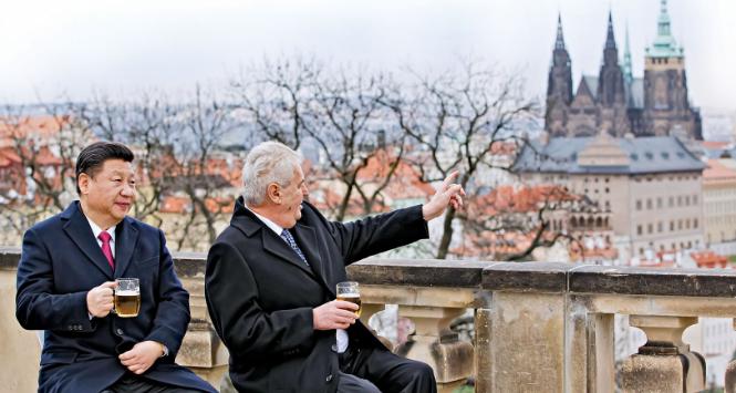 Prezydenci Xi Jinping i Milosz Zeman w Pradze.