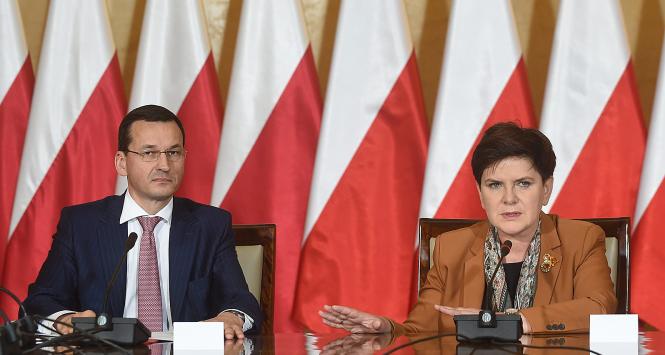 Wicepremier Mateusz Morawiecki i premier Beata Szydło na posiedzeniu Komitetu Ekonomicznego Rady Ministrów