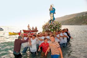 Rybacy z Kalabrii w procesji Matki Boskiej Niepokalanej.