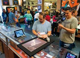 Lombard Gold and Silver - królestwo Harrisonów - przy 713 Las Vegas Boulevard. Żeby go odwiedzić, trzeba odstać swoje w kolejce.