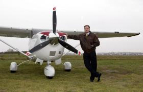 Gen. Czempiński znany był ze swojej pasji lotniczej, chętnie opowiadał o tym mediom.