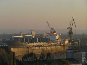 Na odrzańskiej wyspie wciąż trwa Morska Stocznia Remontowa Gryfia. Ale trudno się nią chwalić. To raczej źródło kłopotów.