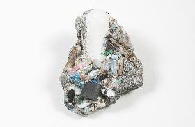 „Plastyczność planety”: „Plastiglomerate Samples”, 2013. Te artystyczne obiekty znalezione są efektem współpracy artystki Kelly Jazvac, geolożki Patricii Corcoran i oceanografa Charlesa Moore'a. Fot. Jeff Elstone