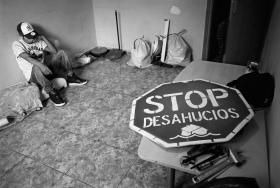 „STOP EKSMISJOM”. Santiago z Ekwadoru nie jest w stanie spłacać swojej hipoteki, rodzinę czeka eksmisja.