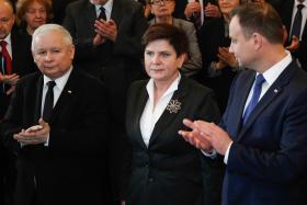 Spór pomiędzy prezydentem a PiS toczy się o władzę. Pytanie: czy prezydent jeszcze chce o nią grać, czy też, zniechęcony reakcją PiS i opozycji oraz powszechną krytyką swoich projektów, będzie szukał okazji do wycofania się.