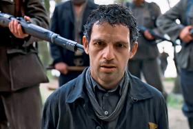 3. „Syn Szawła”, reż. László Nemes. Film o Zagładzie inspirowany prozą węgierskiego noblisty Imre Kertésza. Tragedia ukazana w sposób, na jaki żaden filmowiec dotychczas się nie zdobył.O filmie „Syn Szawła” przeczytacie także tutaj.