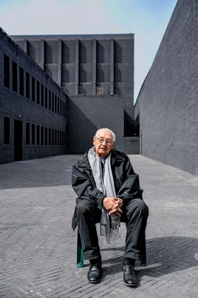 „Sztuka jest patriotyczna nie wtedy, kiedy podejmuje patriotyczny temat, tylko kiedy widownia przyjmuje to jako rozmowę na temat patriotyzmu”.