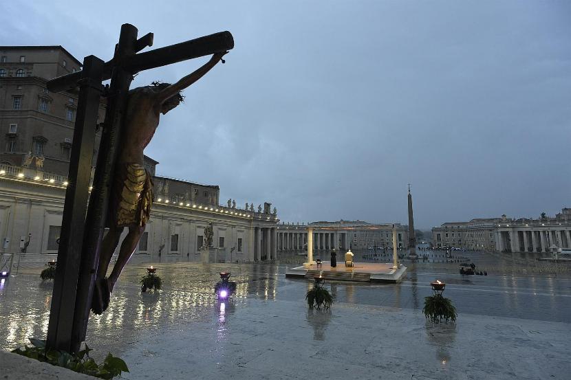 Urbi et Orbi. Błogosławieństwo papieża Franciszka na pustym placu św. Piotra (27 marca br.).