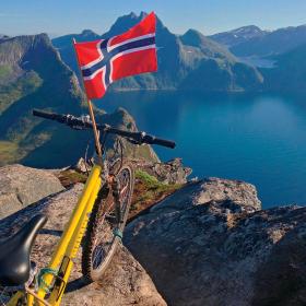 Na trasie na norweskiej wyspie Senja koło Troms.