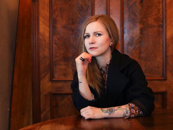 Dorota Masłowska: Budujemy opinie ze śmieci, które wybrał pod nas system