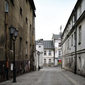 Ulica Rwańska z widoczną po lewej stronie więzienna wieżyczką