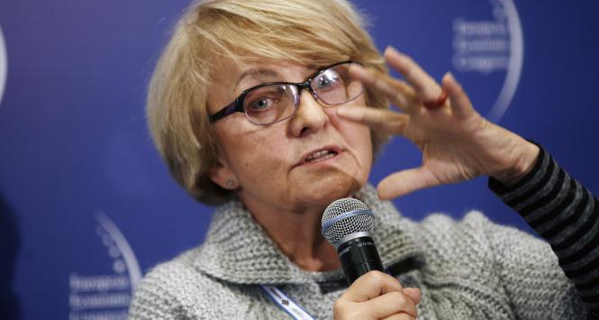 „U nas ciągle, zwłaszcza gdy taka jest potrzeba polityczna, próbuje się postrzegać Unię jako coś zewnętrznego i stosuje taki przekaz: niech oni się najpierw uporządkują, a potem my się do tego ustosunkujemy”.