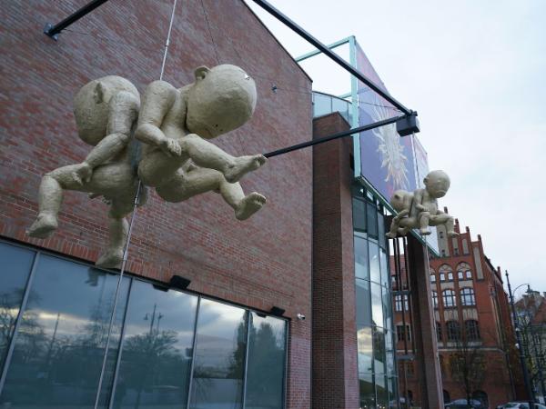 Sylwester Ambroziak, Opuszczone wiszące (Kompozycja III) 2010, Instytut Badania i Upowszechniania Kultury w Toruniu, fot. archiwum beneficjenta