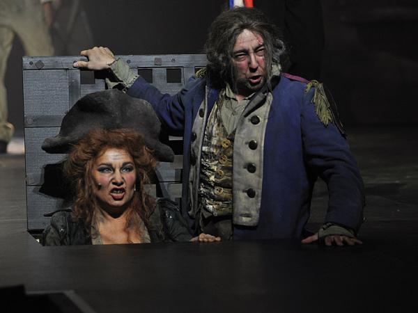 Państwo Thénardier w II akcie królują w kanałach...