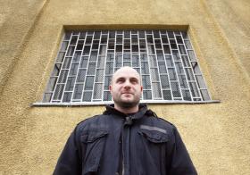 „Podczas mego pobytu w więzieniu nie spotkałem się, żeby ktoś coś ukradł z biedy. Oni wchodzą w konflikt z prawem nie po to, żeby im było dobrze, ale – żeby lepiej”.