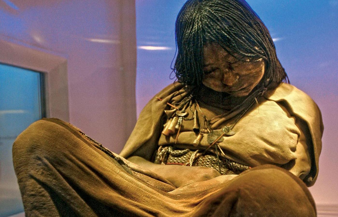 Znaleziona w 1999 r. na szczycie wulkanu Llullaillaco w Argentynie mumia 13-latki.