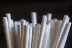 McDonald’s zapowiedział że wdrożenie papierowej słomki jest dopiero początkiem zmian, do 2025 r. 100 proc. opakowań będzie produkowanych z surowców odnawialnych, pochodzących z recyklingu lub certyfikowanych źródeł.