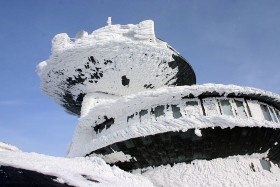Głównym projektantem obiektu był wrocławski architekt prof. Witold Lipiński.