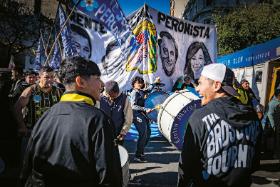 Buenos Aires, marsz peronistów w obronie byłej prezydentki