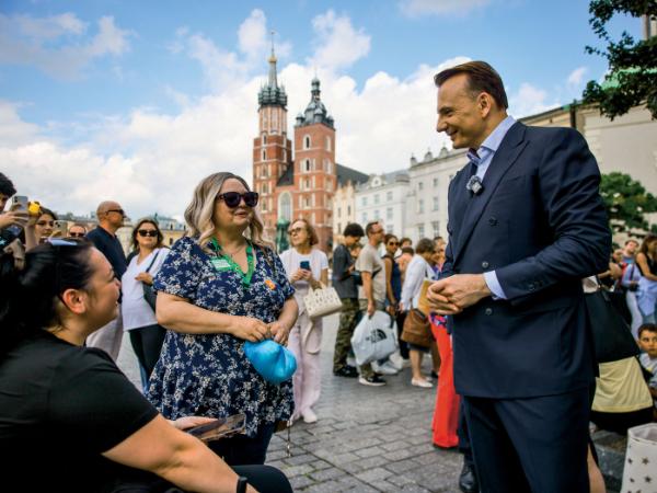 Lider krakowskiego wyścigu wyborczego Łukasz Gibała. Zgłosiło się 24 kandydatów.