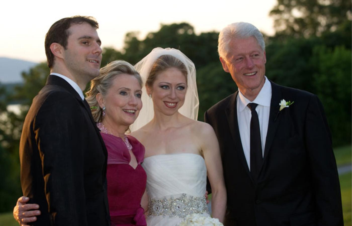 Ślub Chelsea Clinton z młodym bankierem kosztował 2 mln dol. Dla prasy tylko oficjalne zdjęcia.