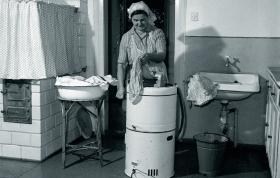 Pralka Frania produkowana w SHL Kielce od 1954 r., najpopularniejszy wówczas sprzęt gospodarstwa domowego.