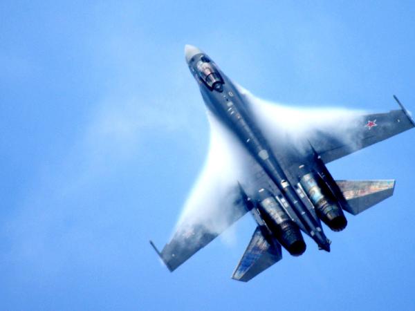 Myśliwiec Su-35 podczas pokazów lotniczych we Francji w 2013 r.
