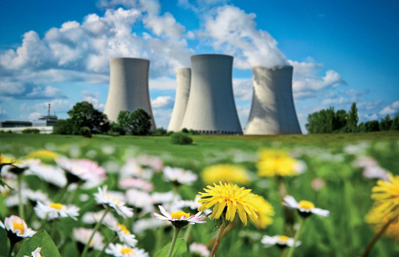 Energia jądrowa jest bardzo czysta i w porównaniu do innych sposobów wytwarzania energii bezpieczna, jednak obawy budzą rzadkie, ale spektakularne katastrofy